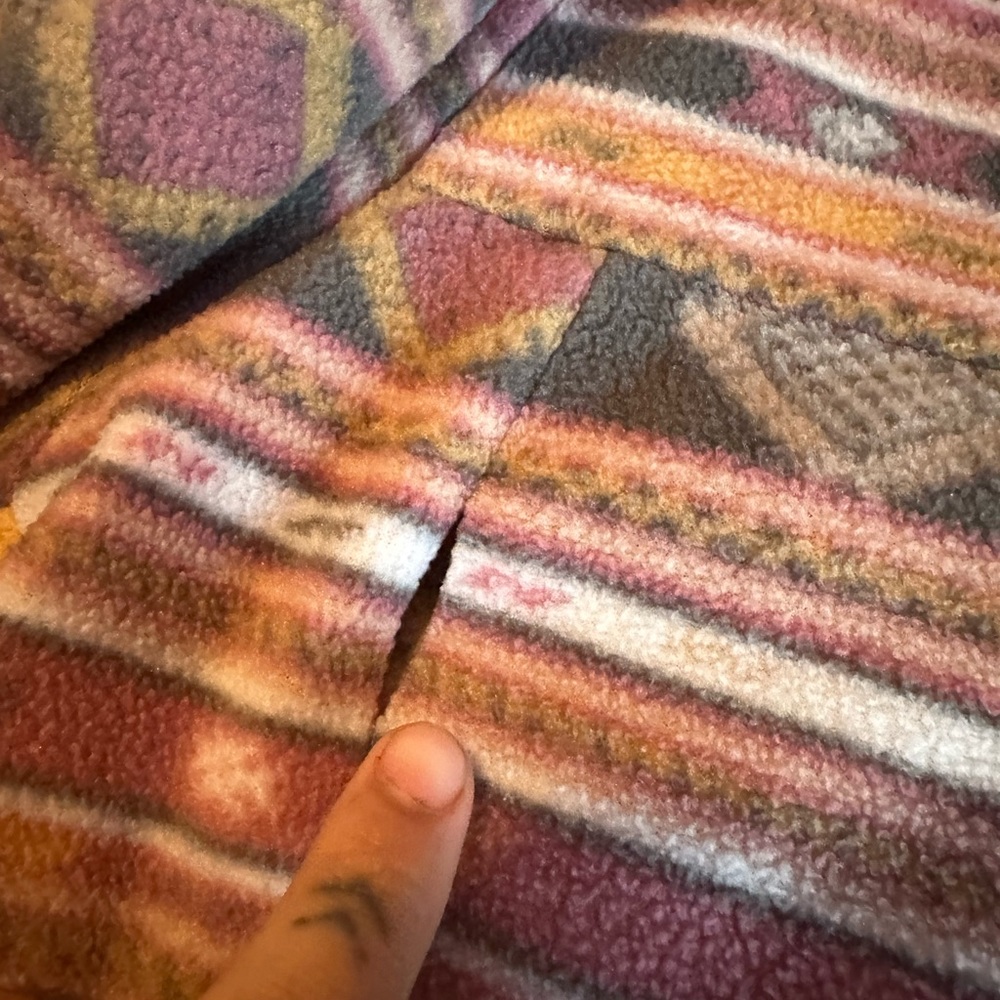 Aztec Pullover - Picture 4 of 4